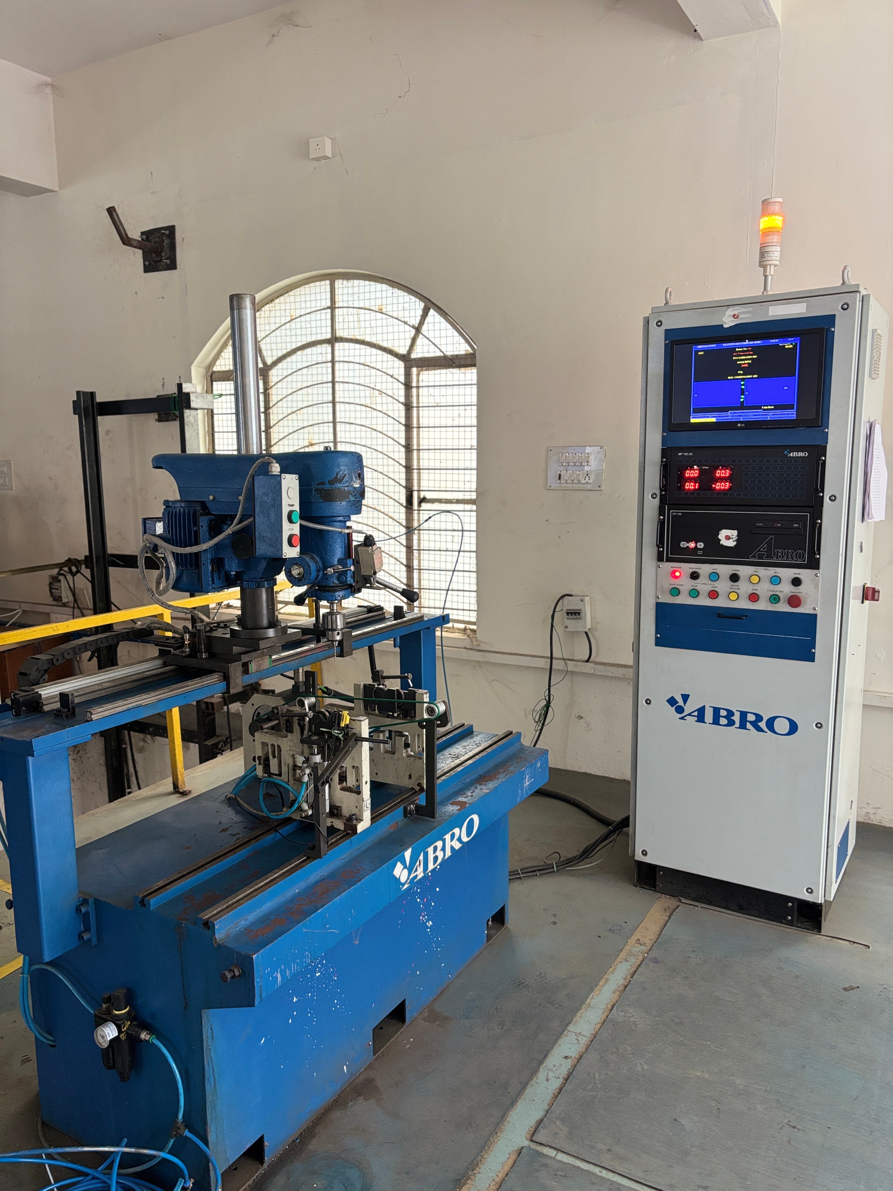 Balancing machine for motor and rotor testing